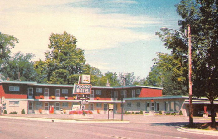 Viking Motel - Old Post Card (newer photo)